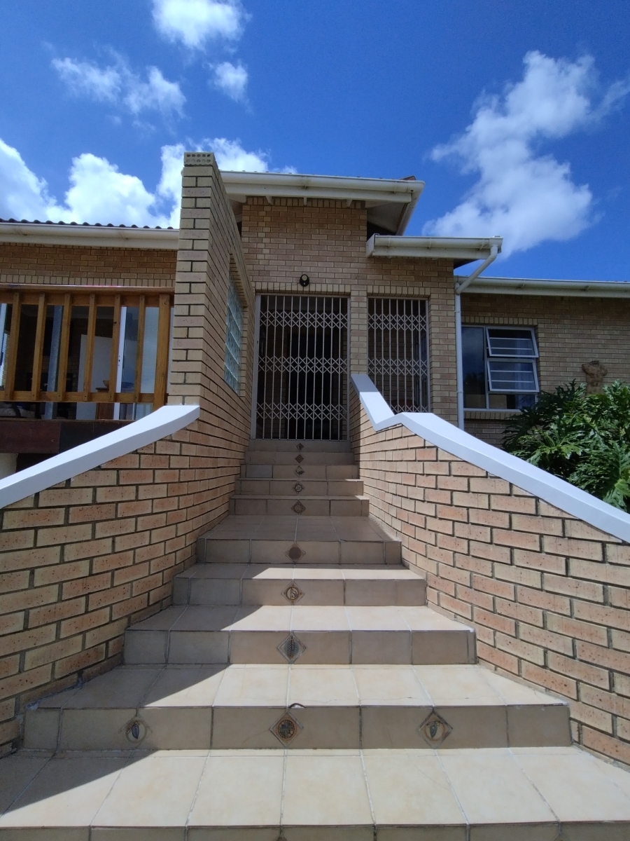 3 Bedroom Property for Sale in Wavecrest Eastern Cape